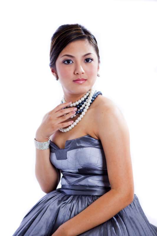 Anna Cabe Debut